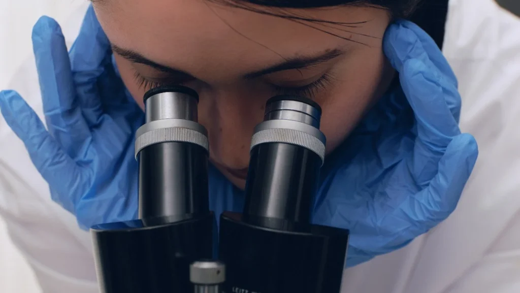 badanie mikroskopowe próbki, diagnostyka chorób pasożytniczych
